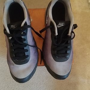 Boys Nike shoes size6.5